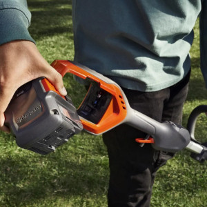 Акумуляторний тример Husqvarna 215iL, без акб и з/п