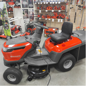 Акумуляторний садовий трактор Husqvarna TC 100i