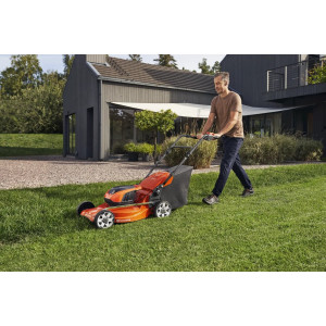 Акумуляторна самохідна газонокосарка Husqvarna LC 142iS без акб