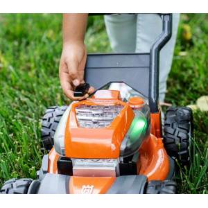 Іграшкова газонокосарка Husqvarna LC 353AWD